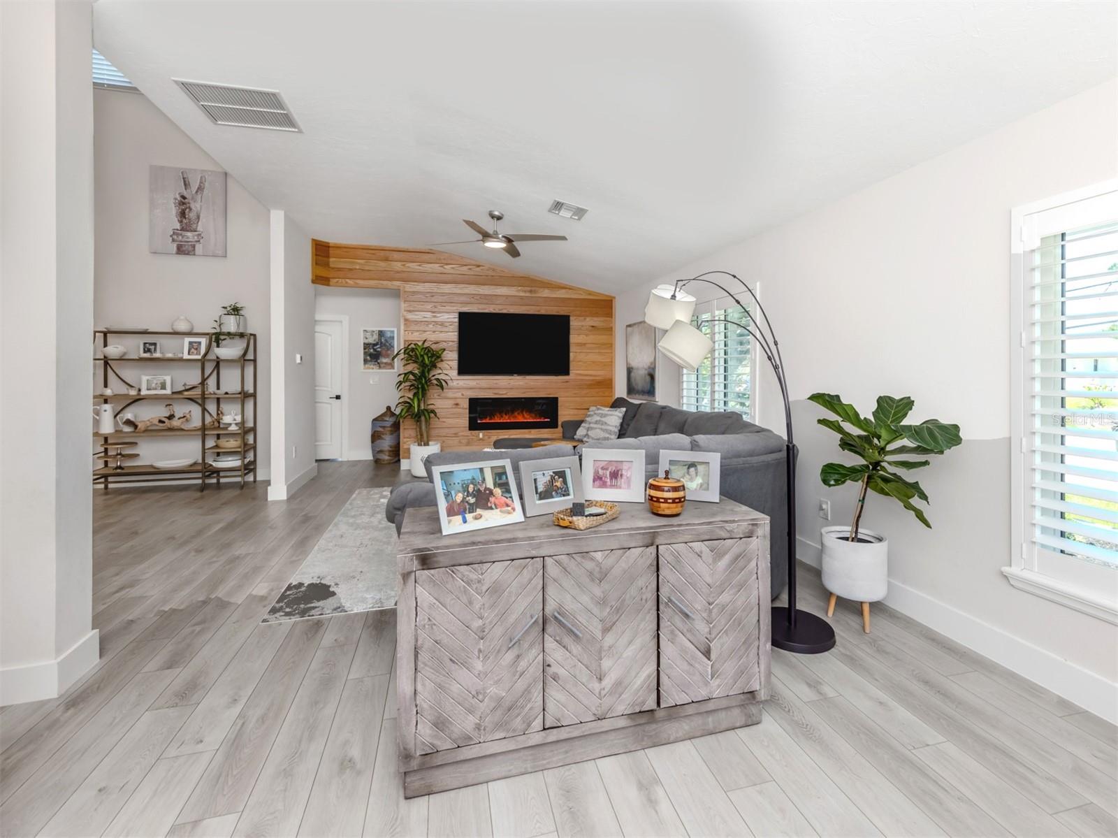 Image 18 of 60 For 616 Gardenia Drive