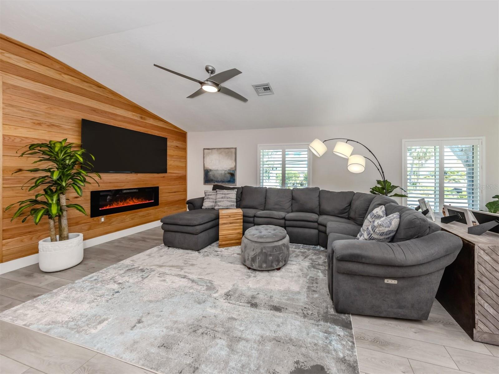Image 4 of 60 For 616 Gardenia Drive
