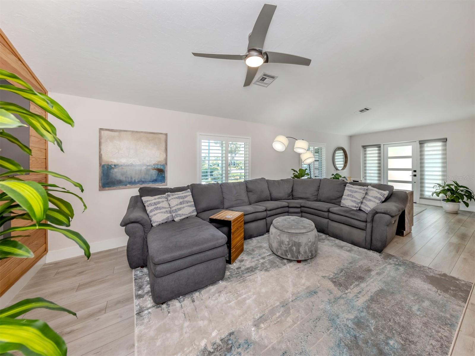 Image 5 of 60 For 616 Gardenia Drive