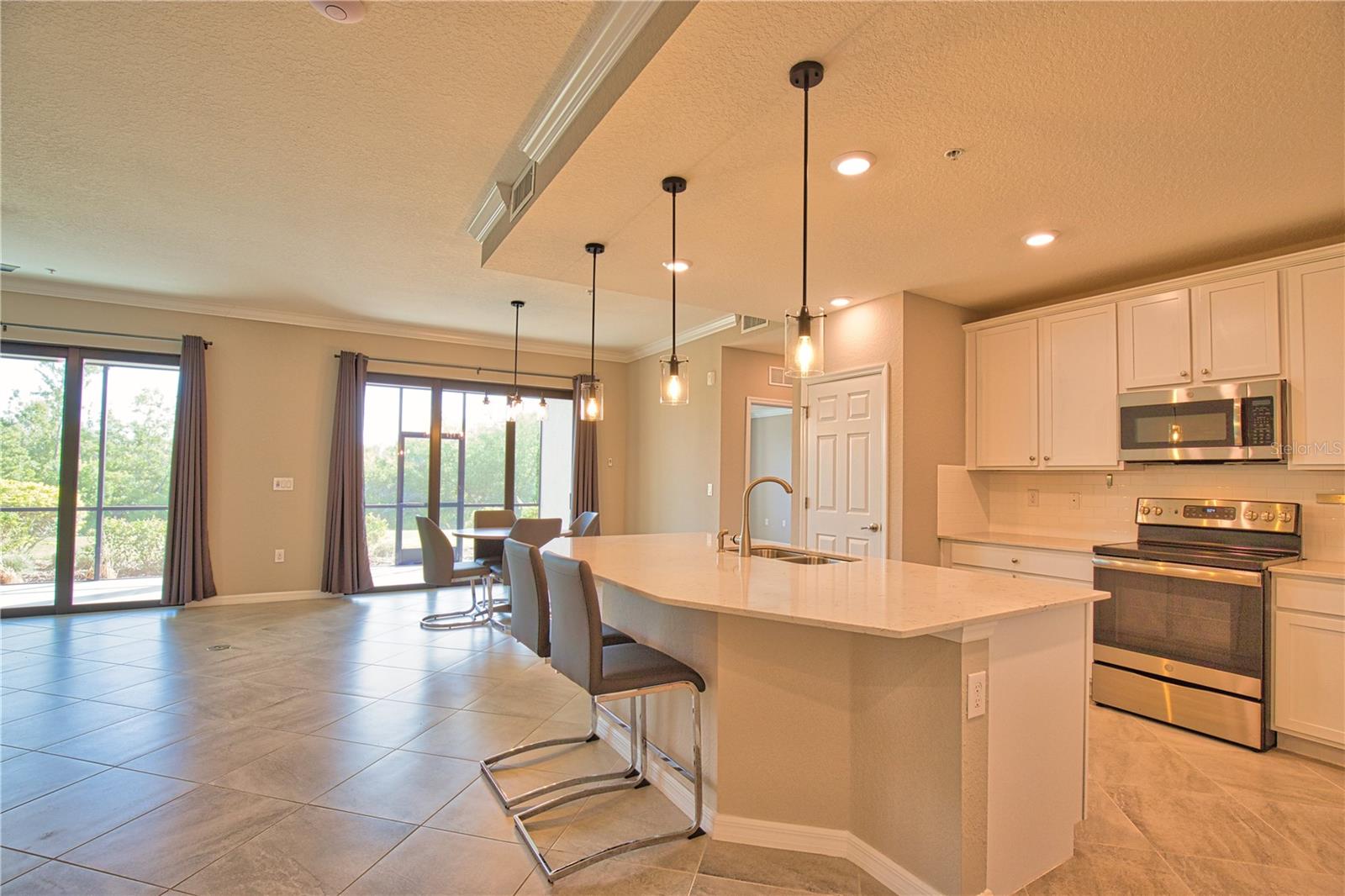 Image 6 of 36 For 10063 Crooked Creek Drive 101