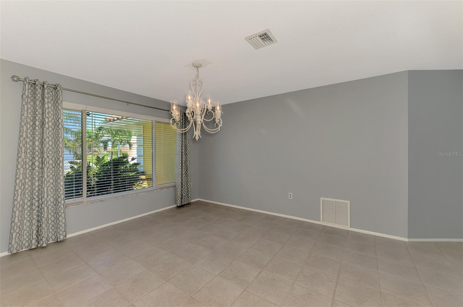Image 13 of 79 For 409 Firethorn Avenue