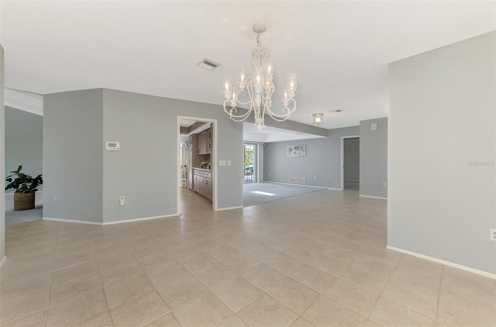 Image 15 of 79 For 409 Firethorn Avenue