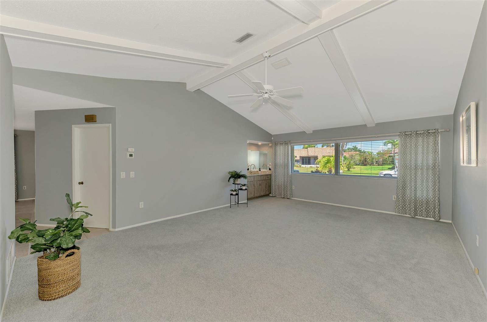 Image 16 of 79 For 409 Firethorn Avenue