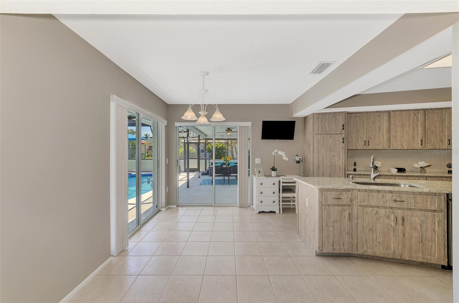 Image 20 of 79 For 409 Firethorn Avenue