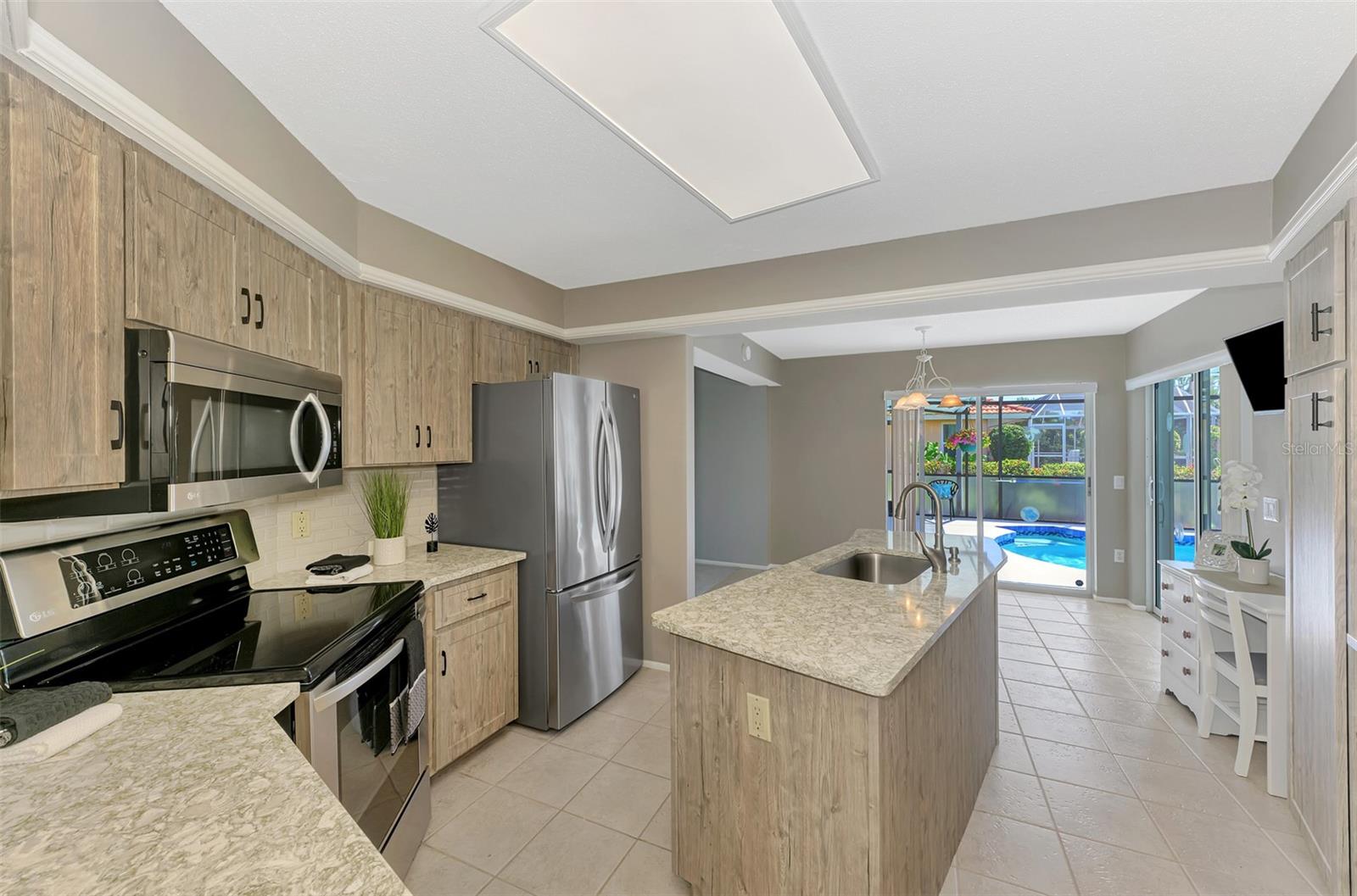 Image 28 of 79 For 409 Firethorn Avenue