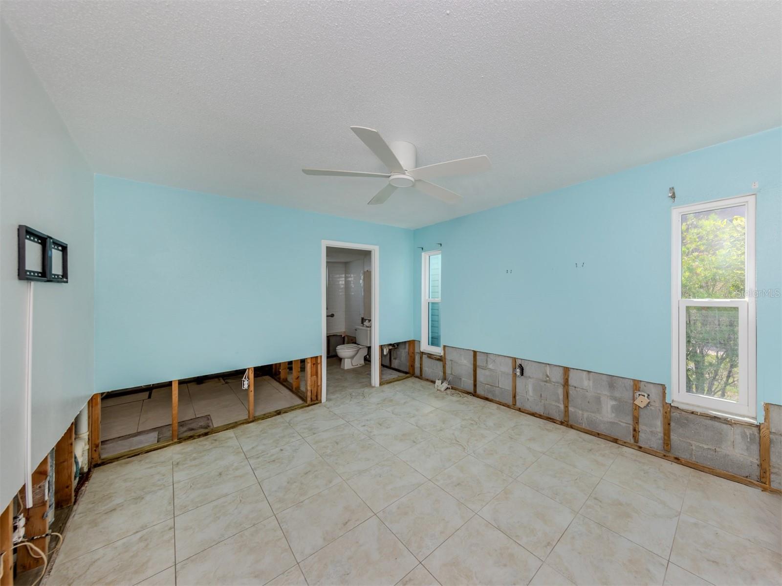 Image 19 of 50 For 703 & 705 Golden Beach Boulevard
