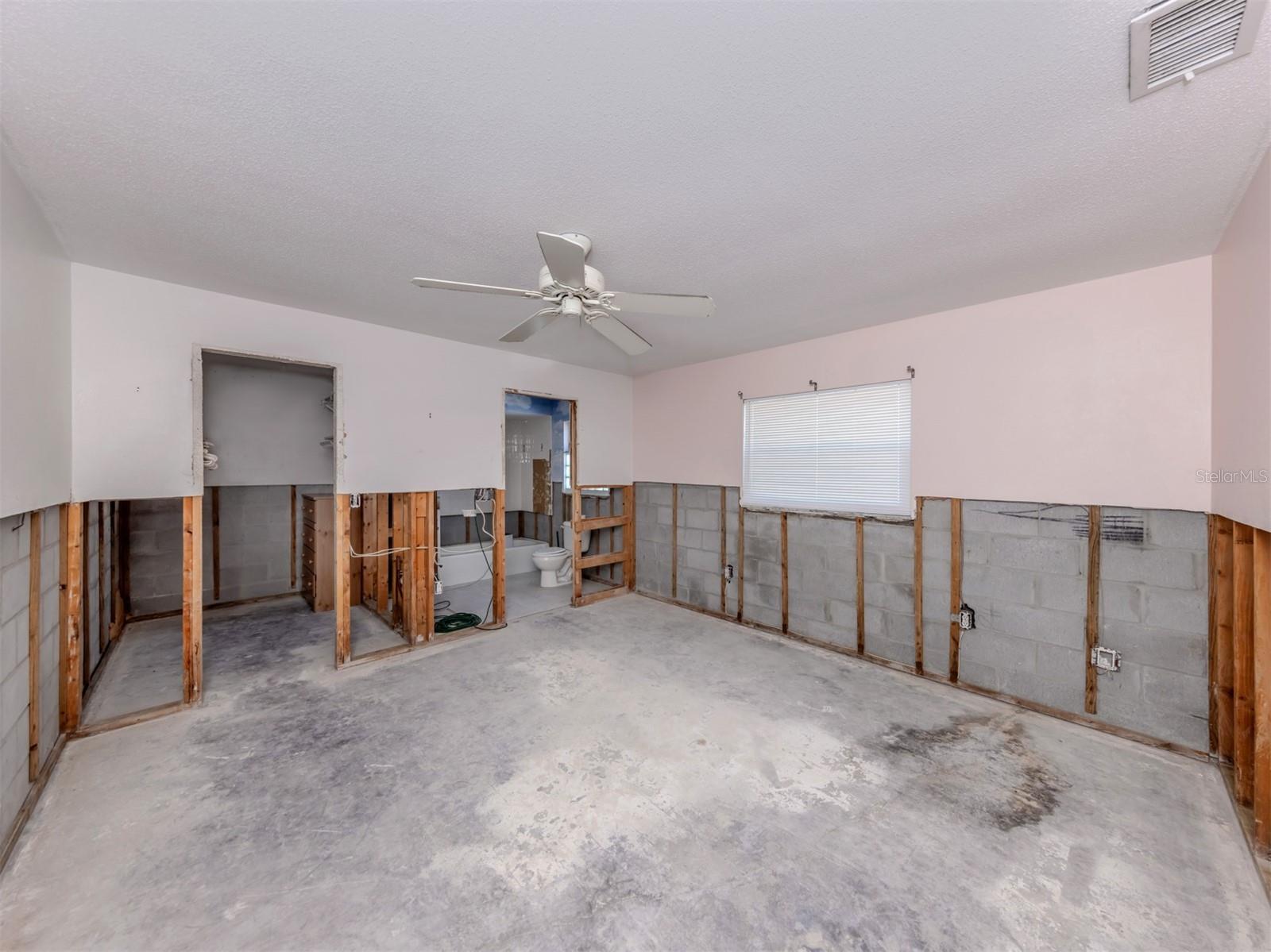 Image 27 of 50 For 703 & 705 Golden Beach Boulevard
