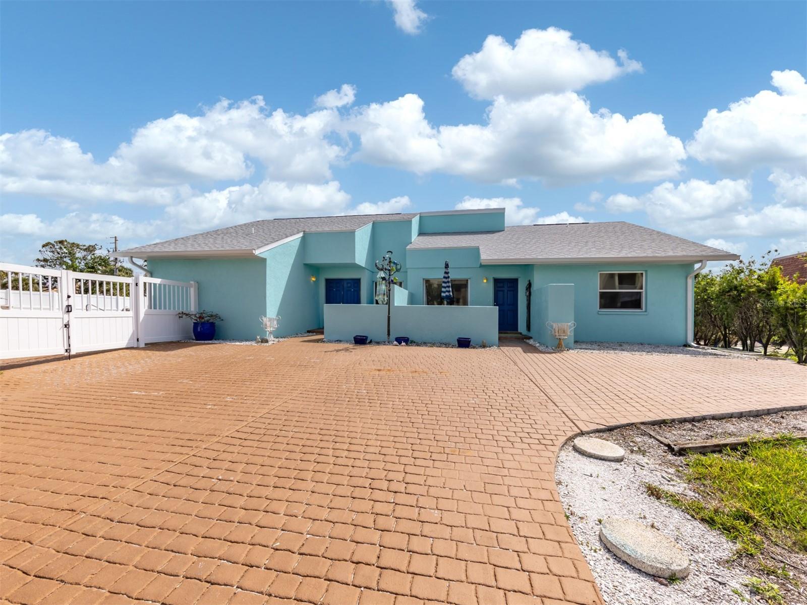 Image 4 of 50 For 703 & 705 Golden Beach Boulevard
