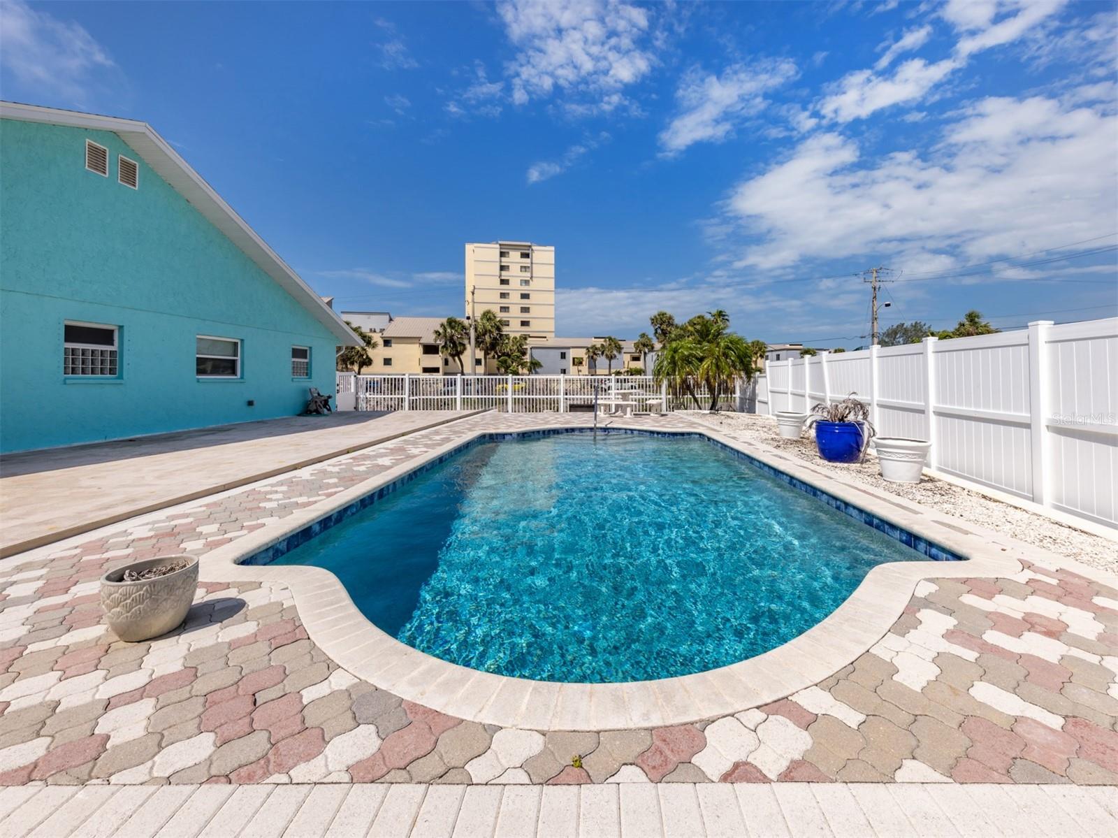 Image 8 of 50 For 703 & 705 Golden Beach Boulevard