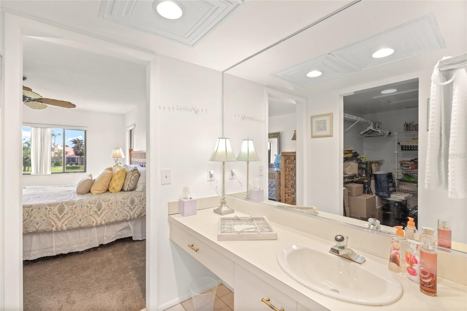 Image 18 of 51 For 810 Capri Isles Boulevard 230