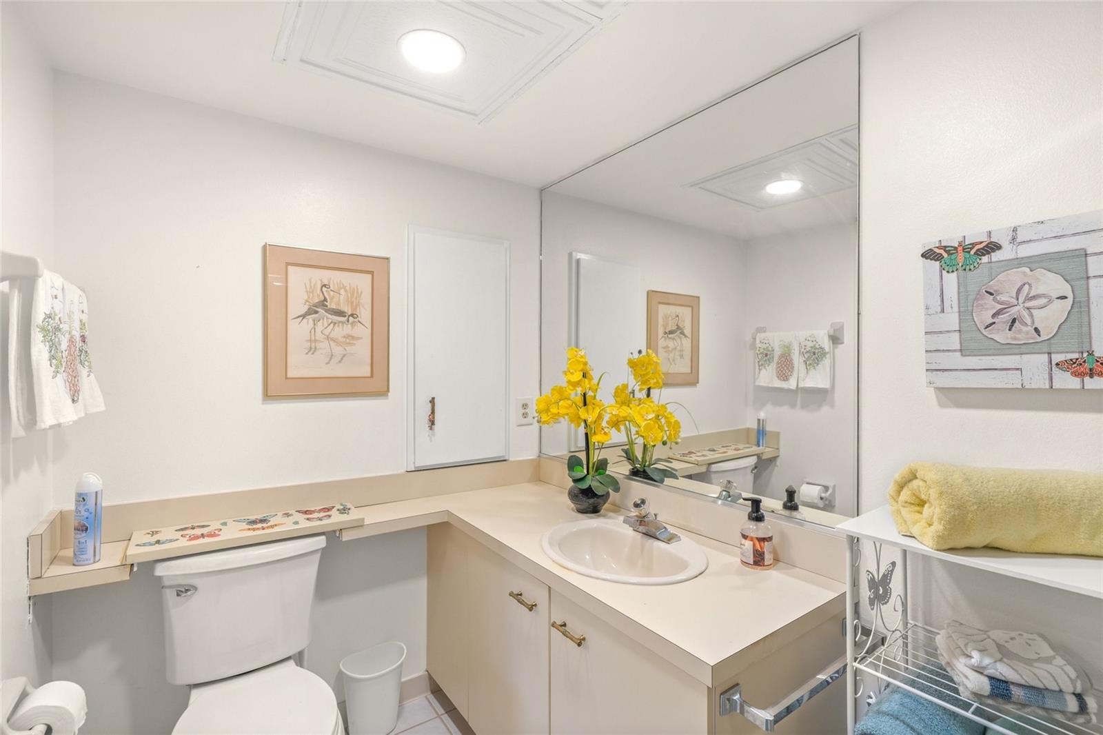 Image 21 of 51 For 810 Capri Isles Boulevard 230