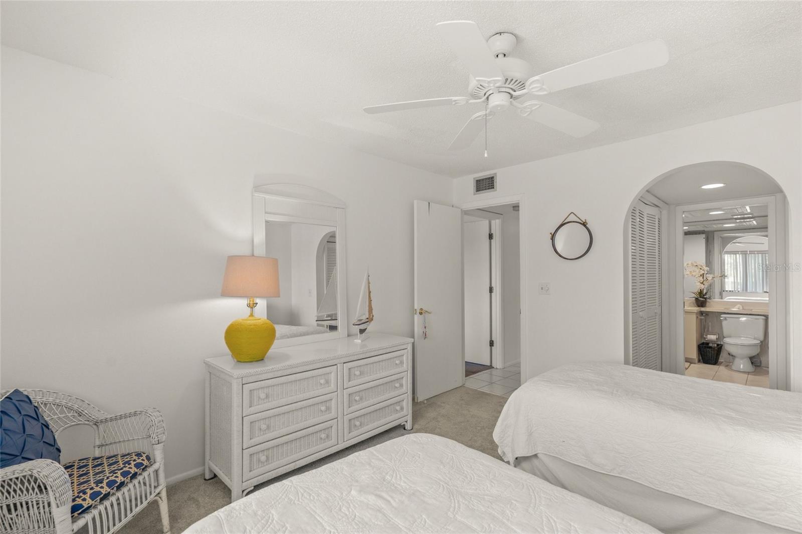 Image 25 of 51 For 810 Capri Isles Boulevard 230