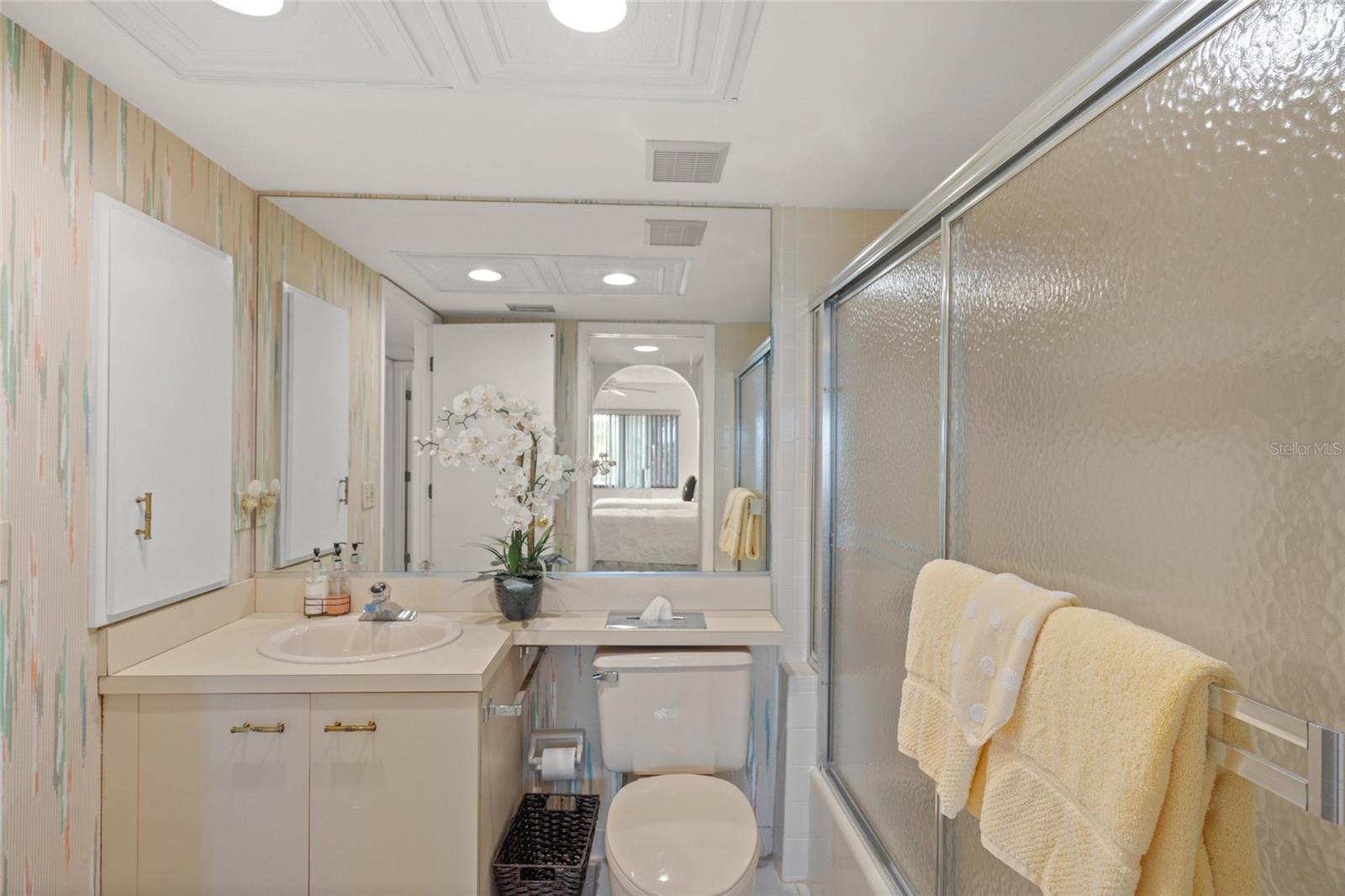 Image 26 of 51 For 810 Capri Isles Boulevard 230