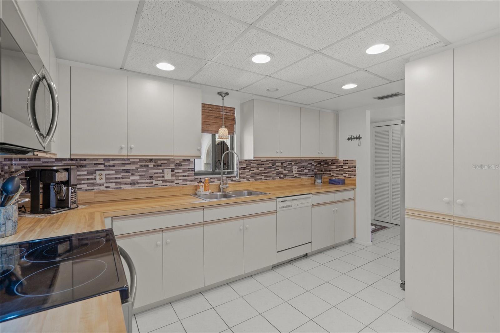 Image 6 of 51 For 810 Capri Isles Boulevard 230