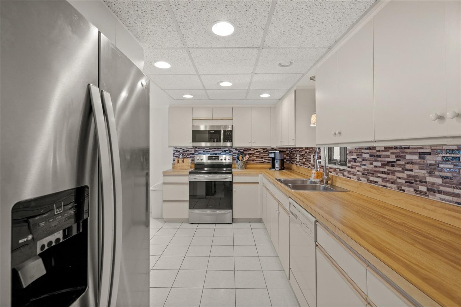 Image 7 of 51 For 810 Capri Isles Boulevard 230