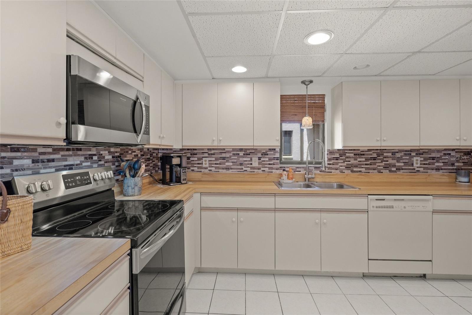 Image 8 of 51 For 810 Capri Isles Boulevard 230