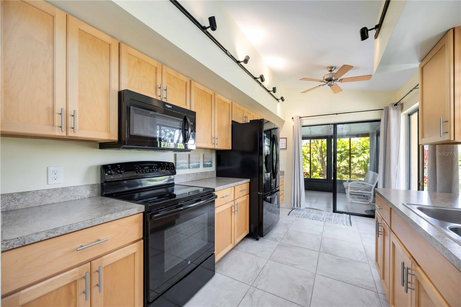 Image 13 of 98 For 269 Southampton Drive 303