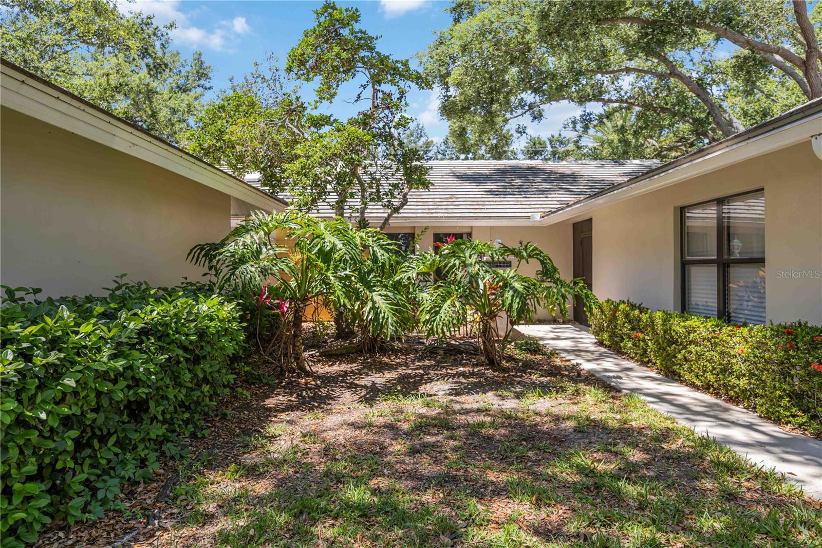 Image 3 of 98 For 269 Southampton Drive 303