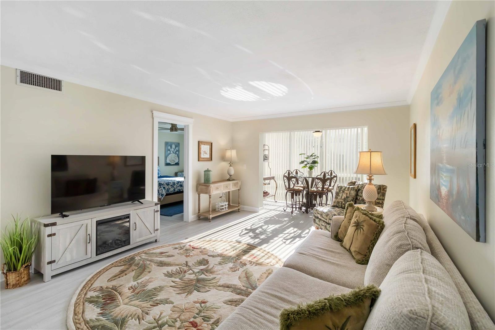 Image 13 of 56 For 230 Santa Maria Street 333
