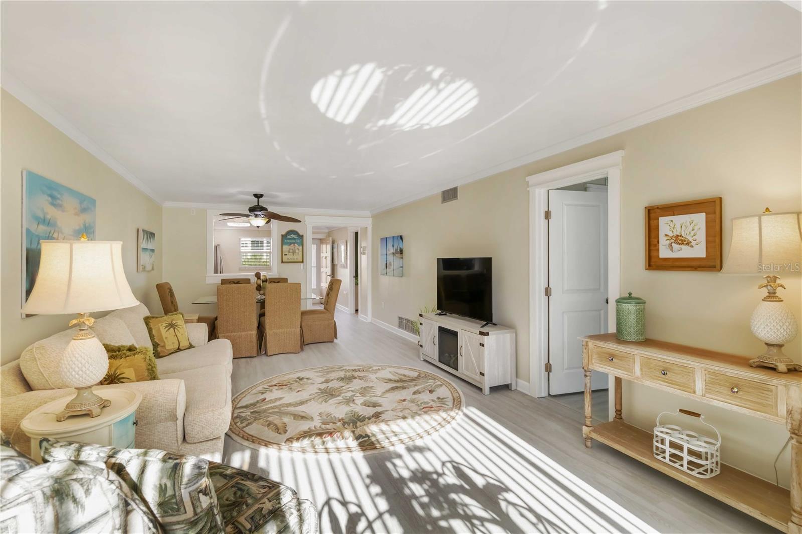 Image 17 of 56 For 230 Santa Maria Street 333