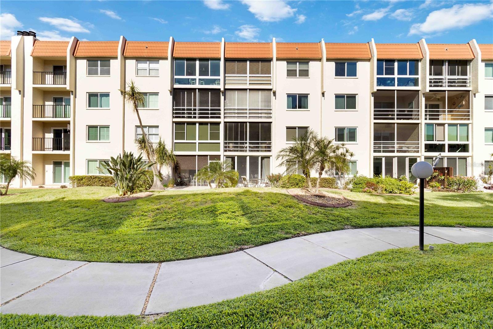 Image 38 of 56 For 230 Santa Maria Street 333