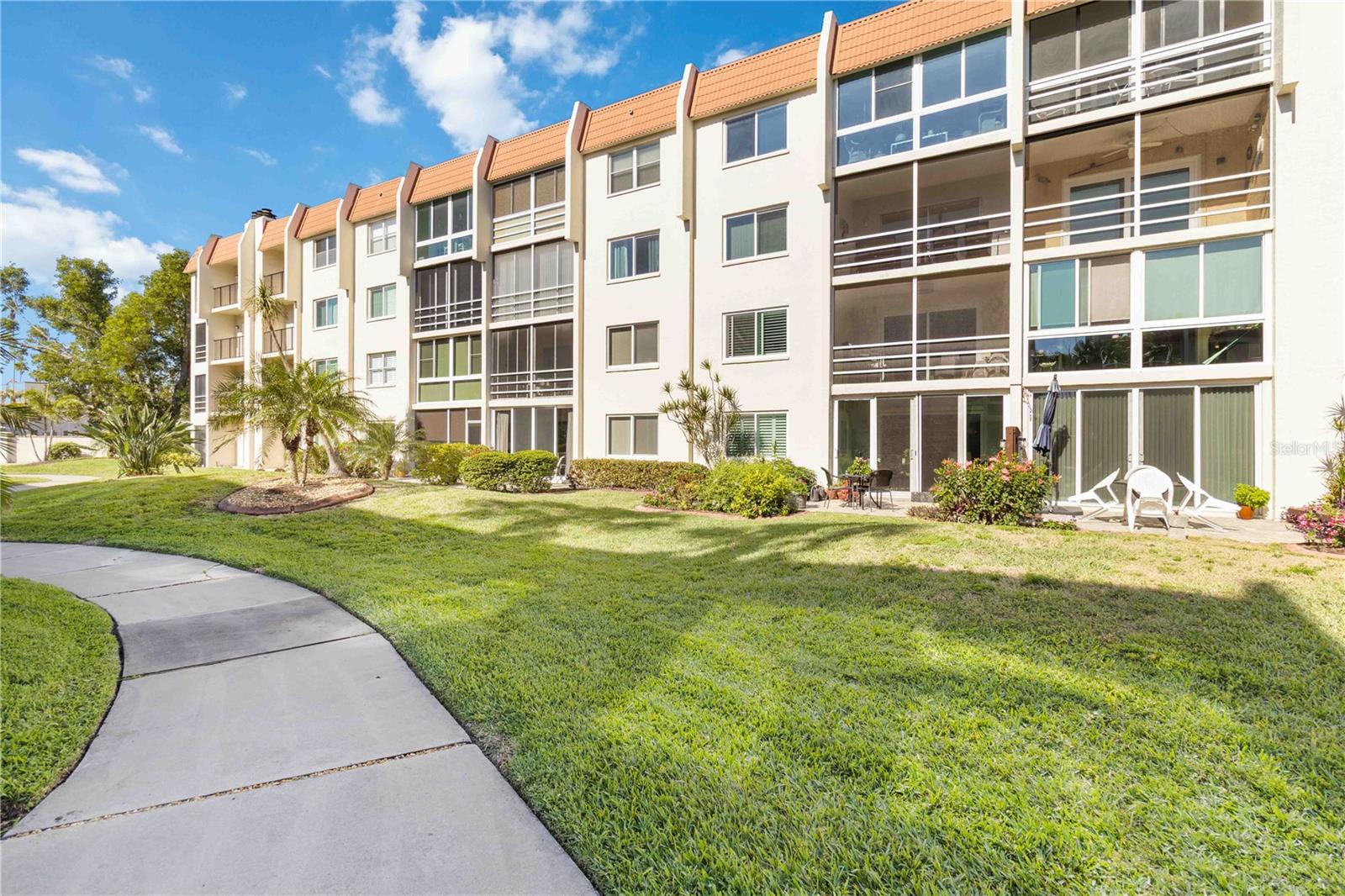 Image 39 of 56 For 230 Santa Maria Street 333