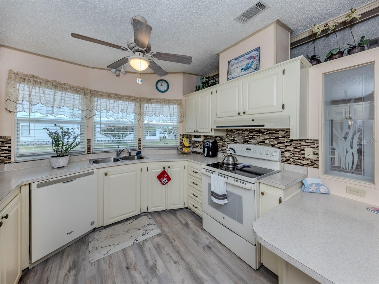 Image 16 of 57 For 443 Landsedge Drive