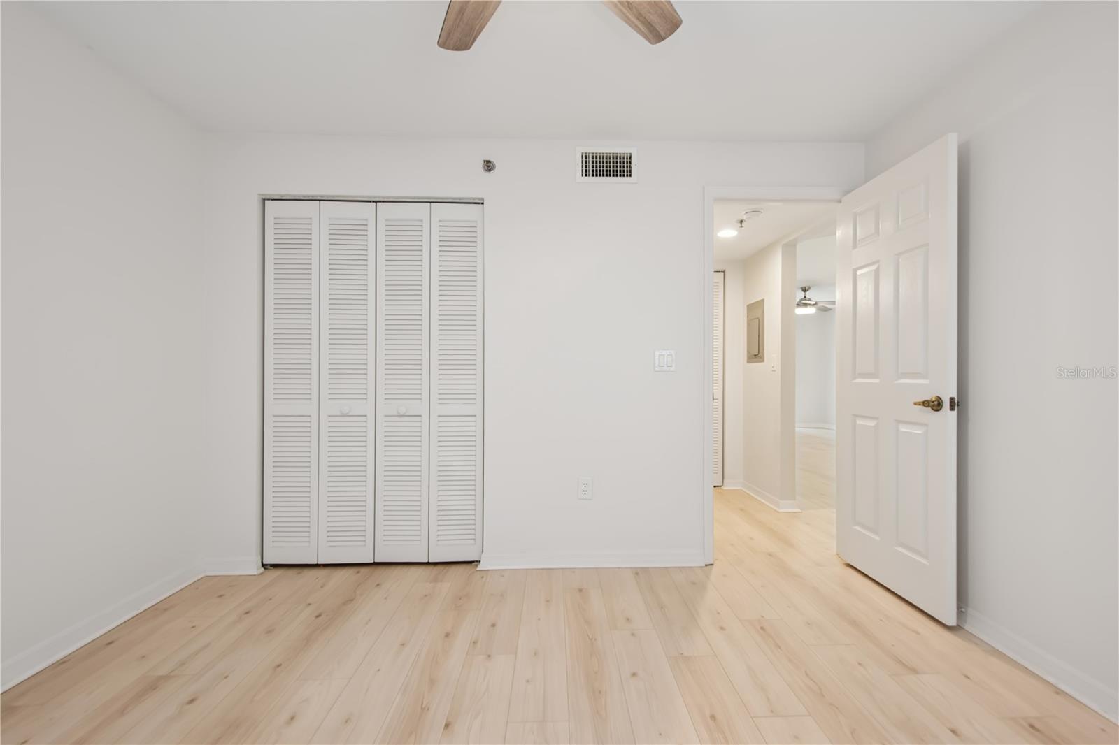 Image 15 of 34 For 930 Capri Isles Boulevard 120