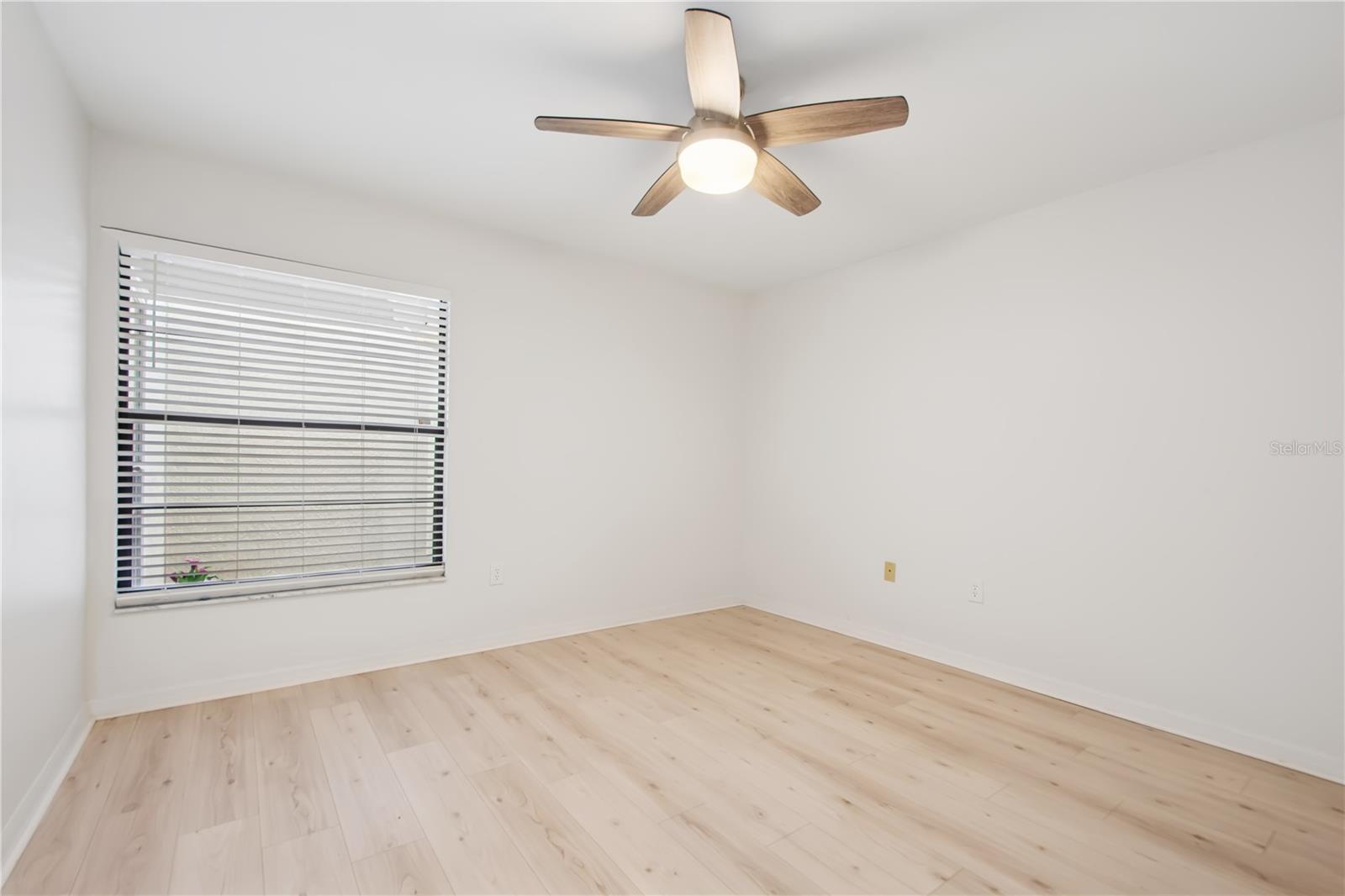 Image 16 of 34 For 930 Capri Isles Boulevard 120