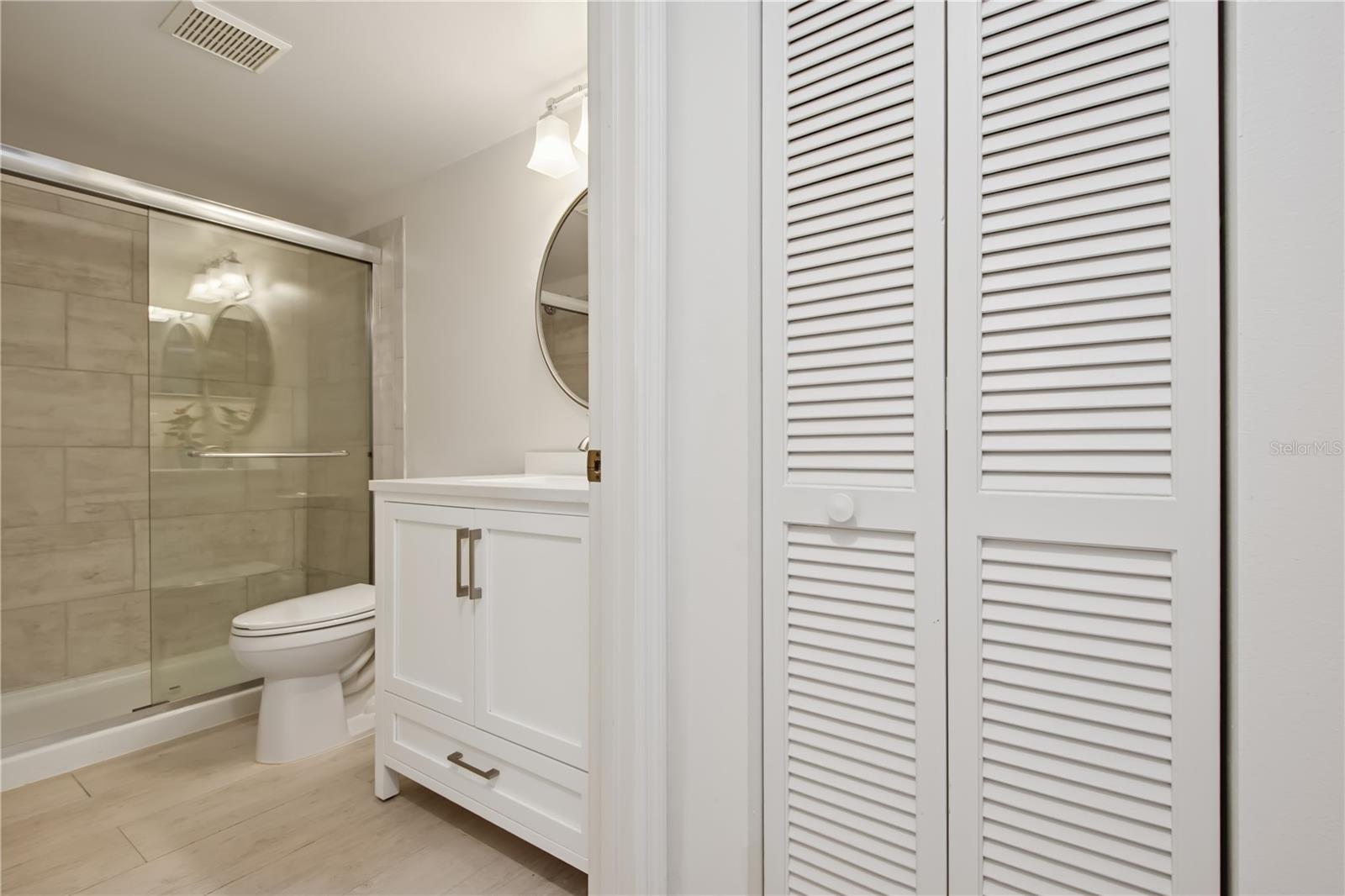 Image 17 of 34 For 930 Capri Isles Boulevard 120