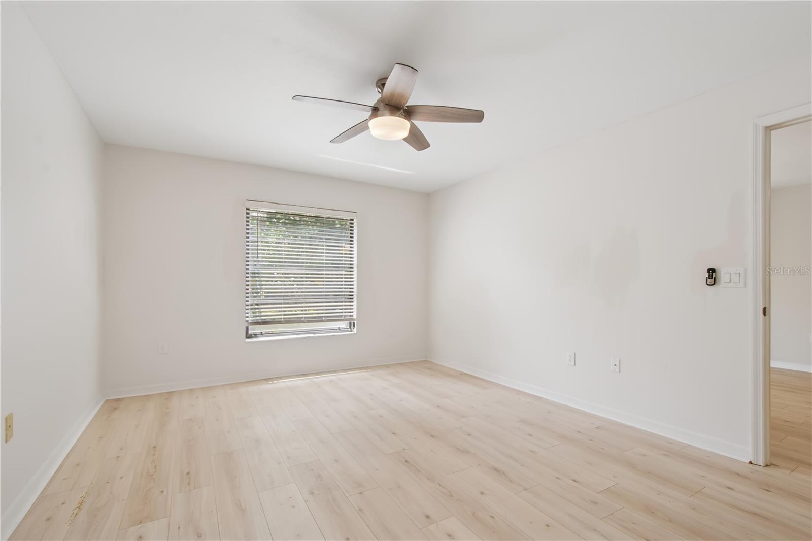 Image 18 of 34 For 930 Capri Isles Boulevard 120