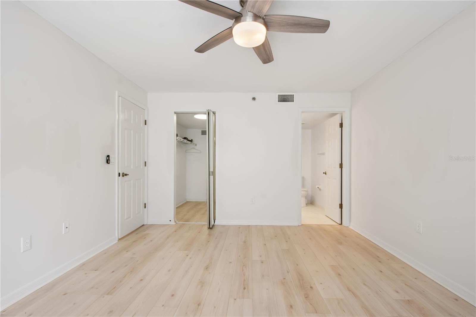 Image 21 of 34 For 930 Capri Isles Boulevard 120
