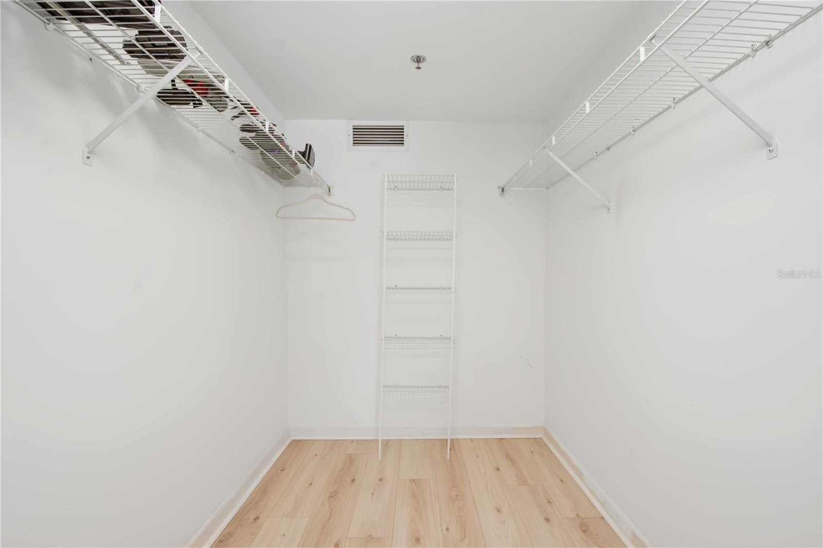 Image 22 of 34 For 930 Capri Isles Boulevard 120