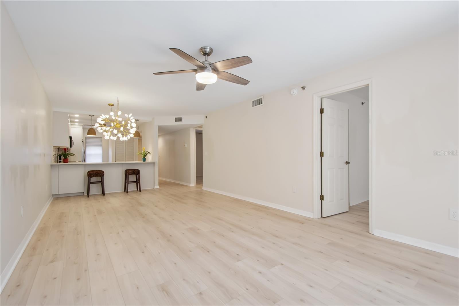 Image 23 of 34 For 930 Capri Isles Boulevard 120