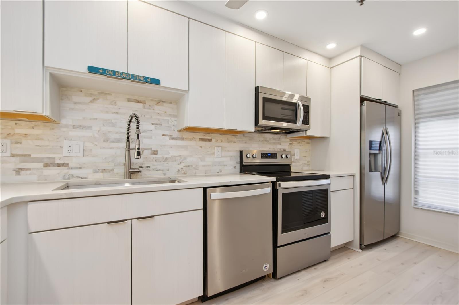 Image 5 of 34 For 930 Capri Isles Boulevard 120