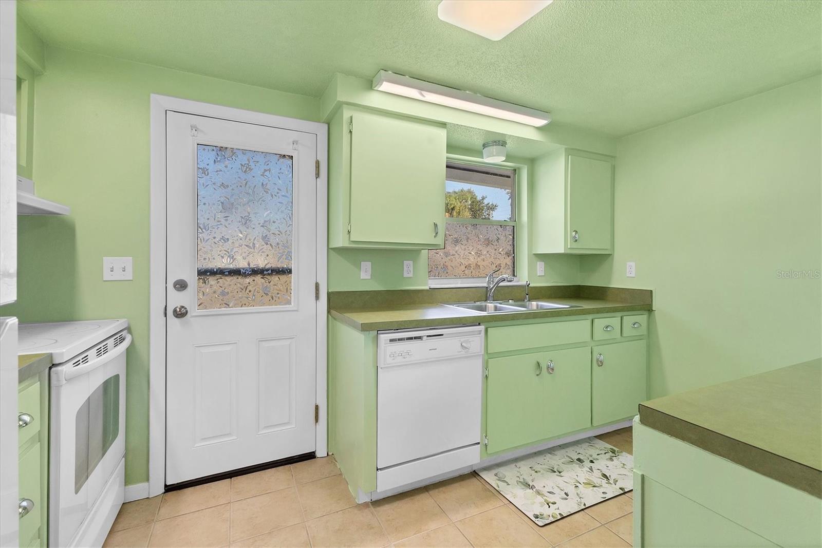 Image 12 of 48 For 680 Circlewood Drive W3