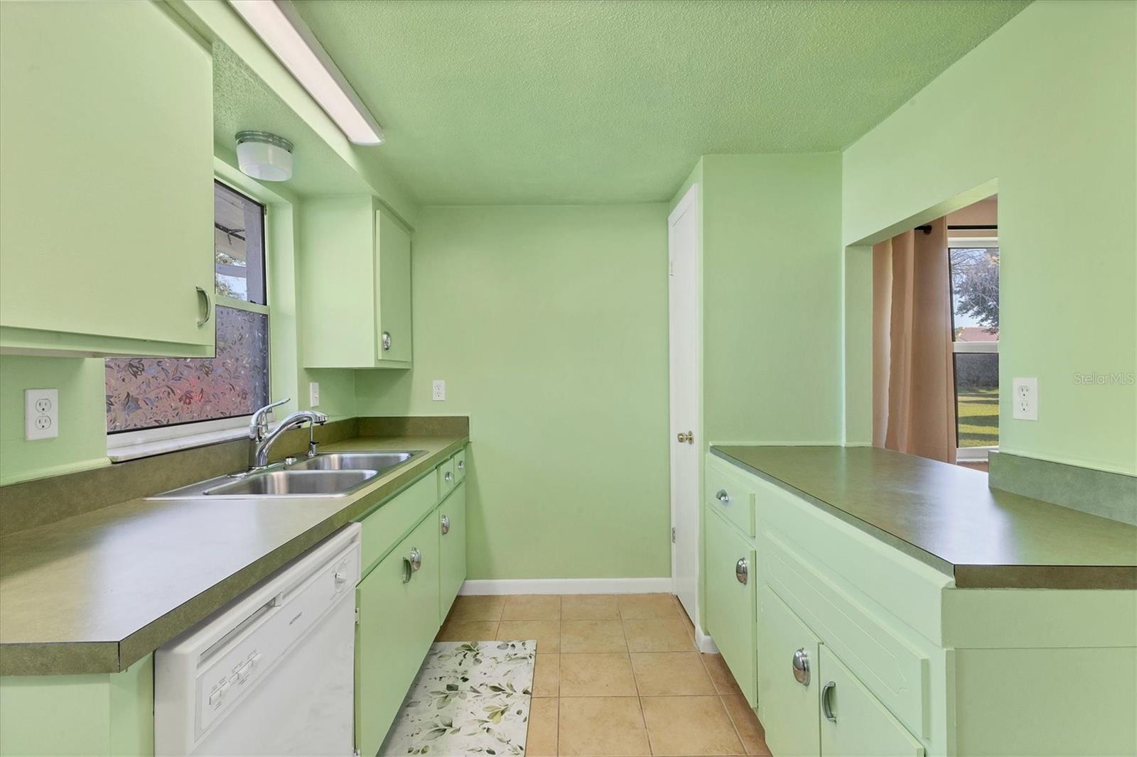 Image 13 of 48 For 680 Circlewood Drive W3