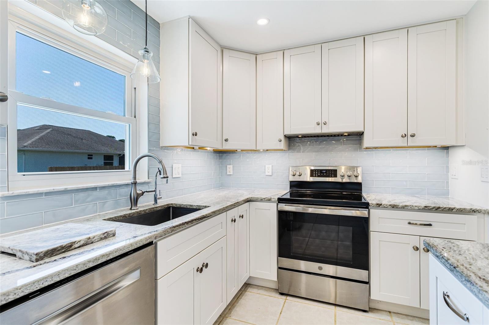 Image 22 of 39 For 1725 Edison Drive