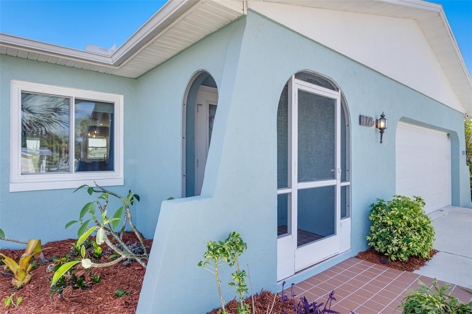 Image 3 of 39 For 1725 Edison Drive
