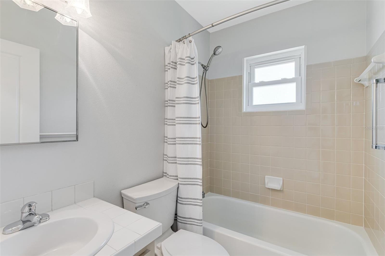 Image 35 of 39 For 1725 Edison Drive
