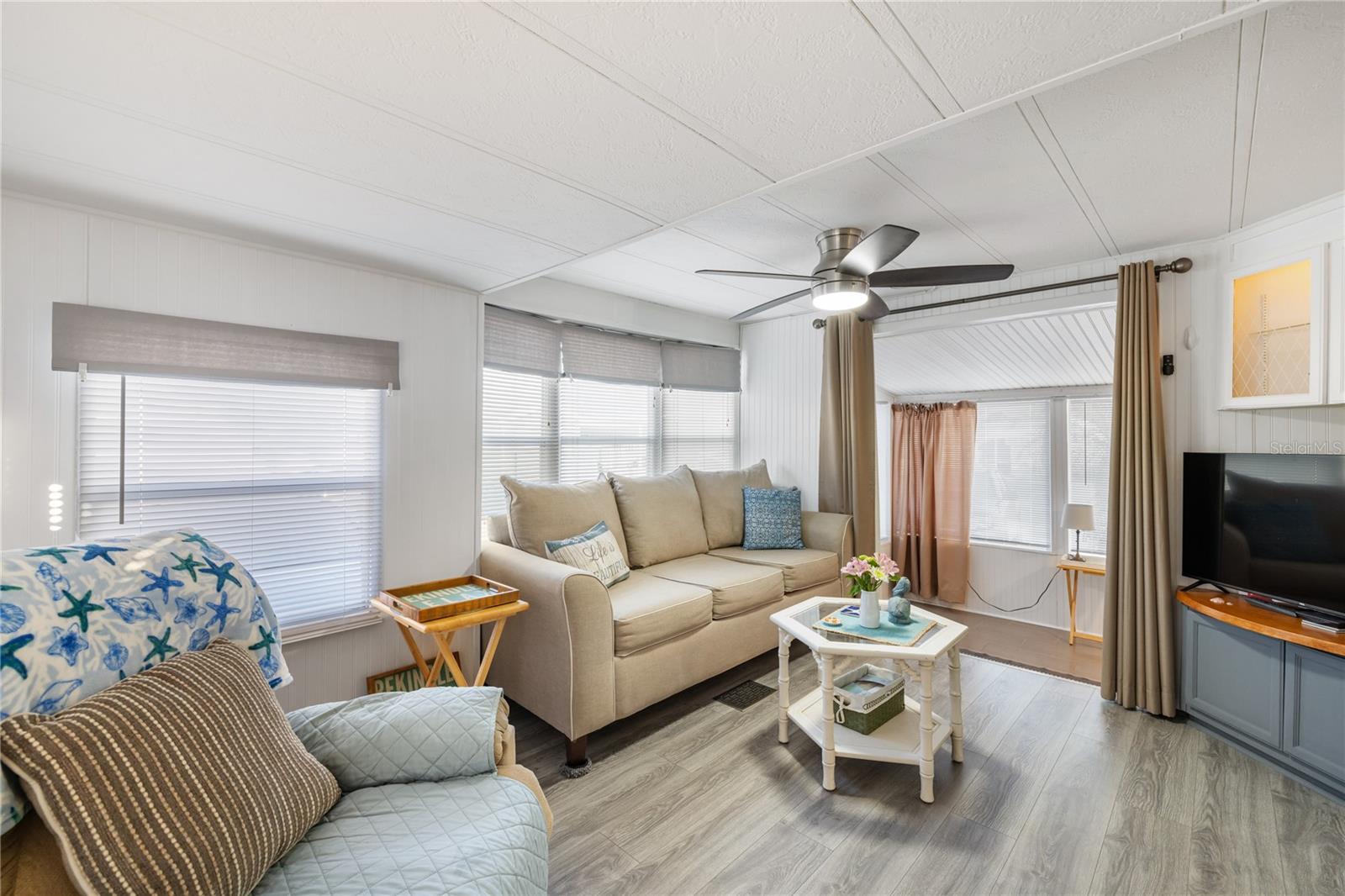 Image 10 of 59 For 1475 Flamingo Drive 20