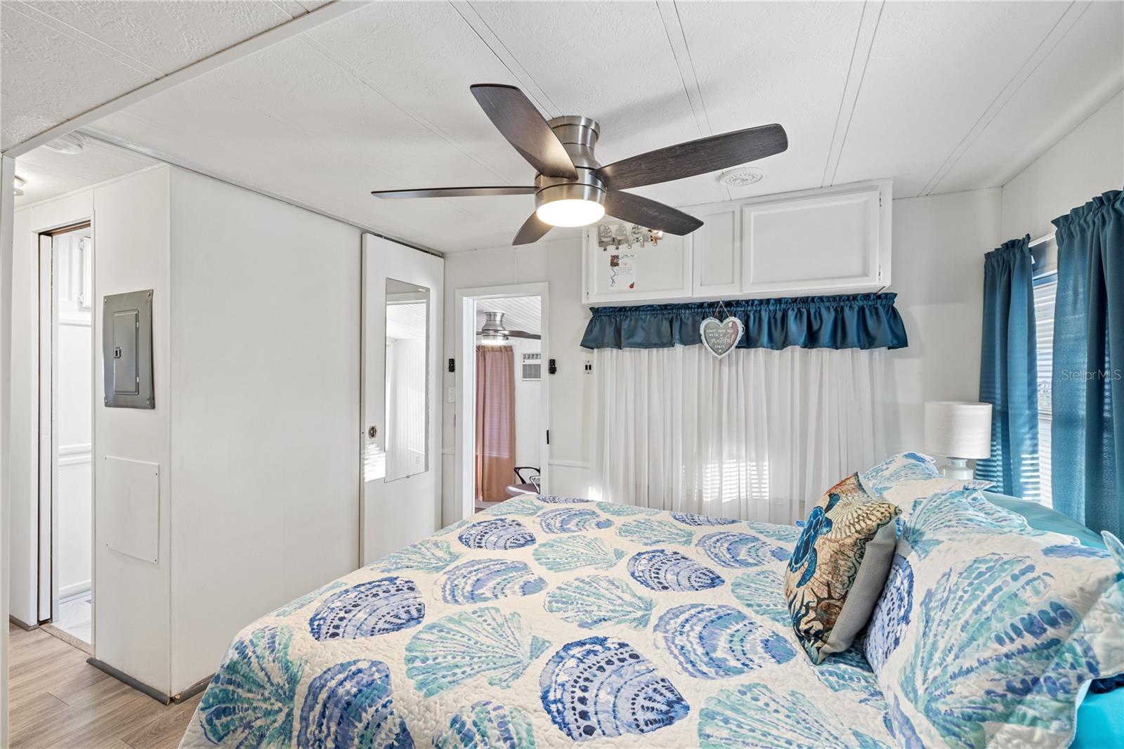 Image 21 of 59 For 1475 Flamingo Drive 20