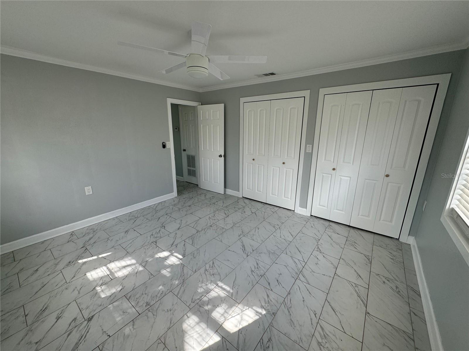 Image 11 of 18 For 301 Colonia Lane W