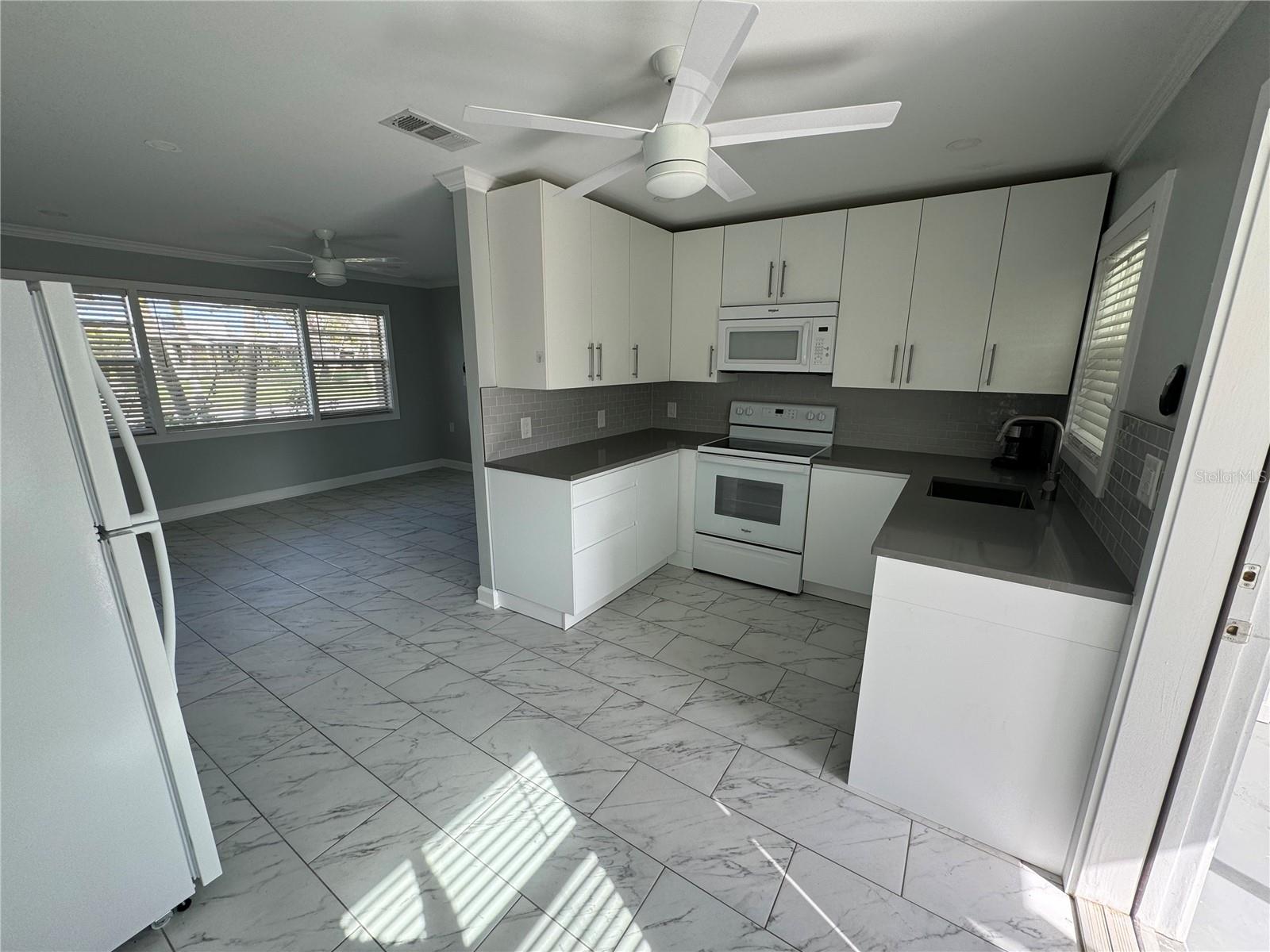 Image 2 of 18 For 301 Colonia Lane W