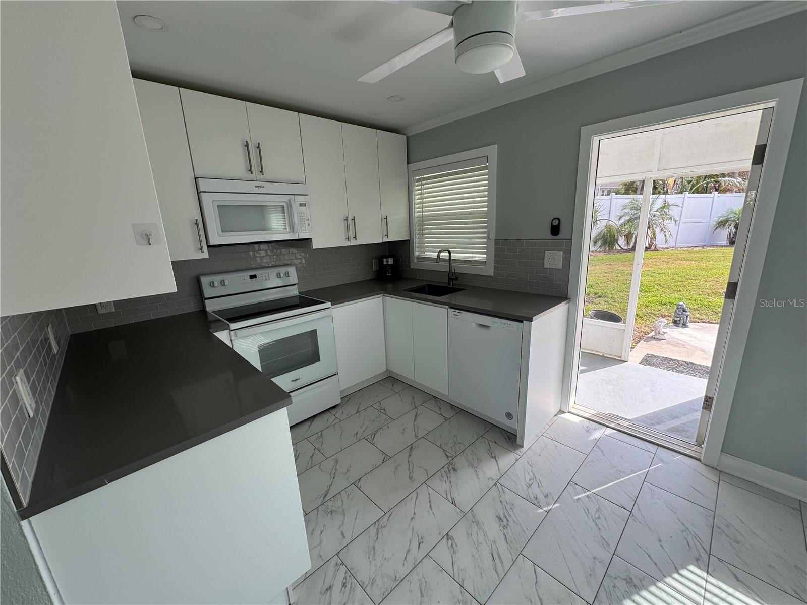 Image 3 of 18 For 301 Colonia Lane W