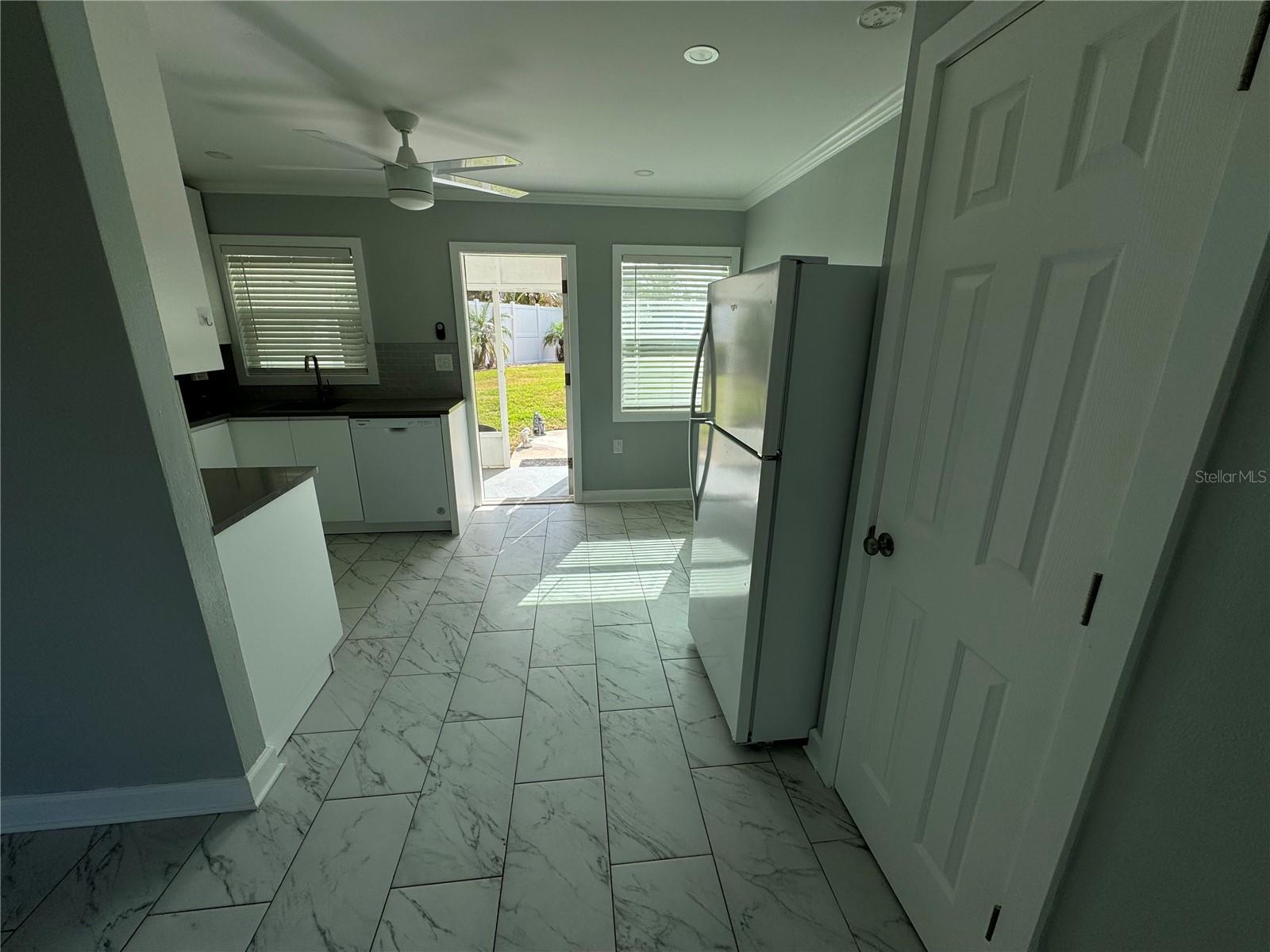 Image 4 of 18 For 301 Colonia Lane W