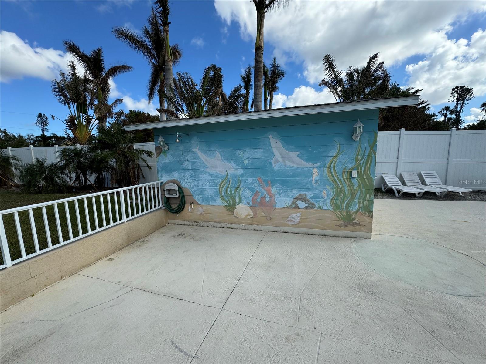 Image 6 of 18 For 301 Colonia Lane W