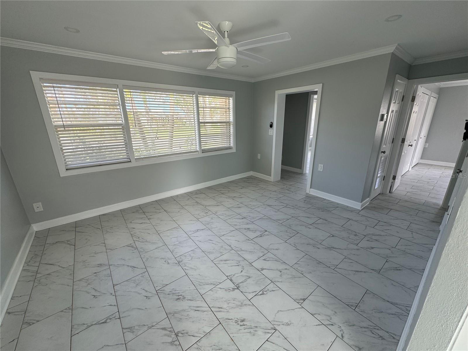 Image 7 of 18 For 301 Colonia Lane W