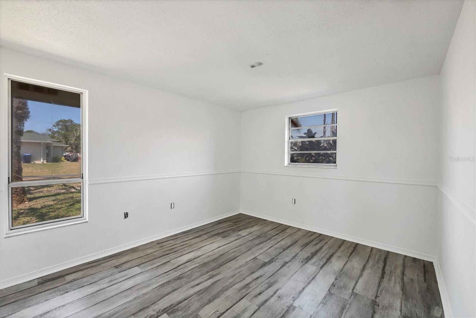 Image 14 of 23 For 5755 Oxalis Road