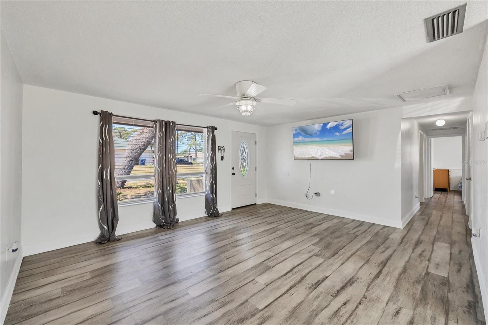 Image 4 of 23 For 5755 Oxalis Road